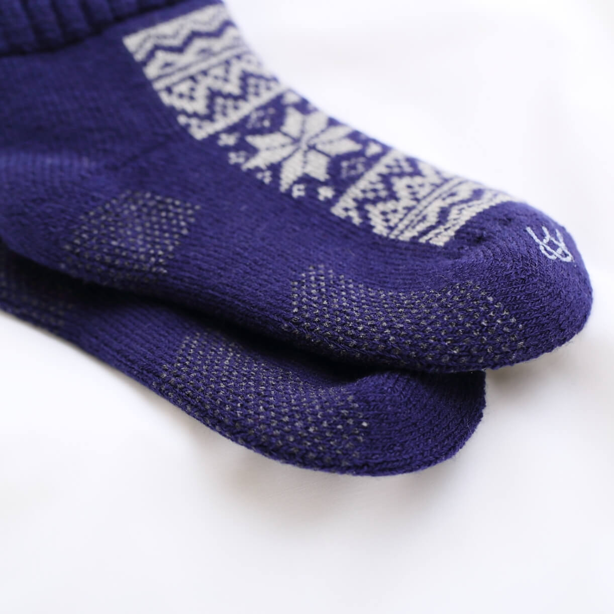 color：Navy