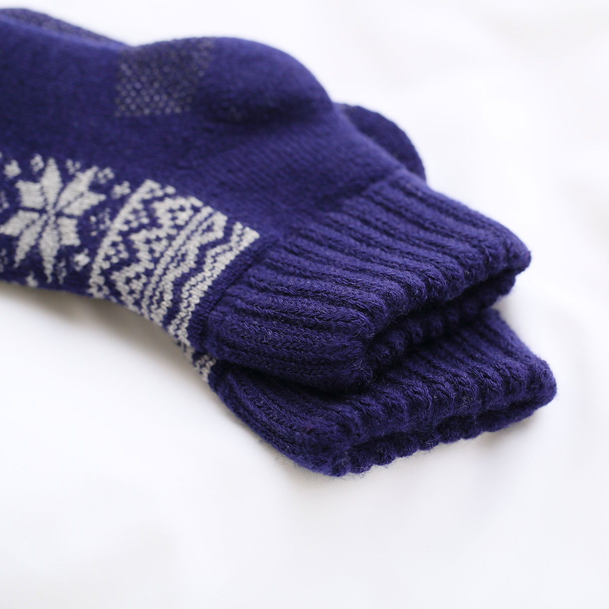 color：Navy