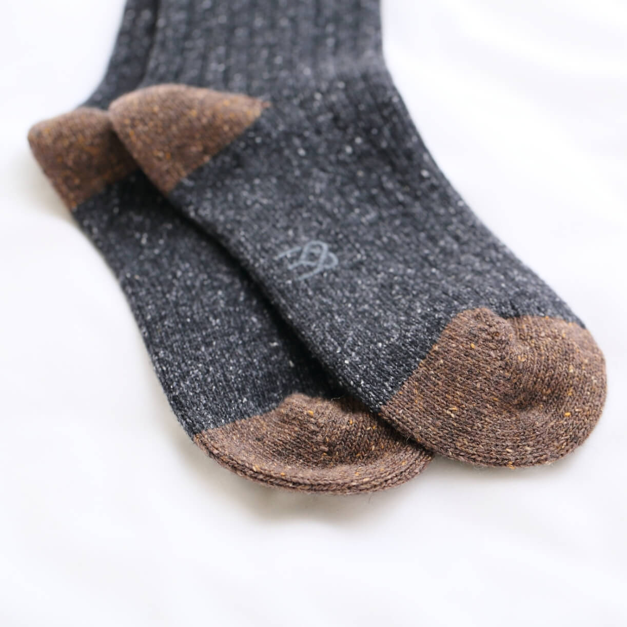 color：Charcoal